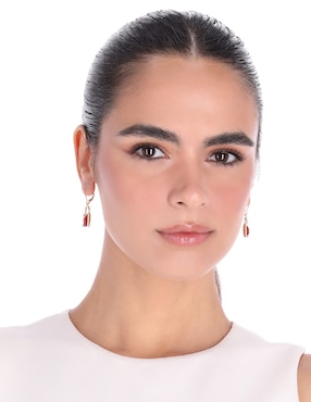 Aretes largos Nine West Holiday Beads con acabado brillante