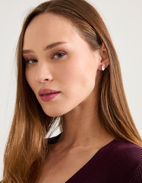 Set de aretes cortos Nine West Sticks and Stones con acabado brillante