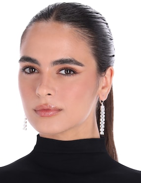 Aretes largos Nine West Cyber Silver con acabado brillante