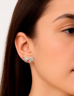 Aretes cortos de moño Oro Angelus con acabado pavé