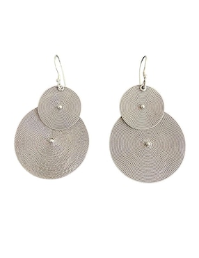 Aretes largos Carana de plata P 925 con acabado martillado