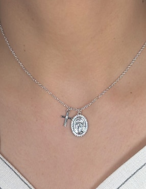 Collar con dije ovalado Carmela Mía Religiosos de baño de oro 14 K