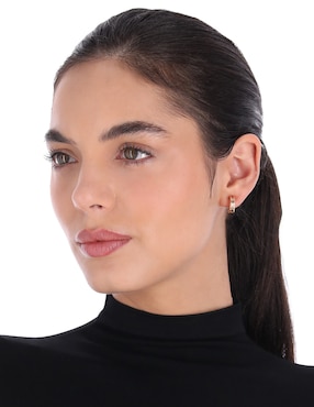 Aretes cortos Napier basic metal ears m2 con acabado brillante