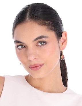 Aretes de corazón Nine West con acabado brillante