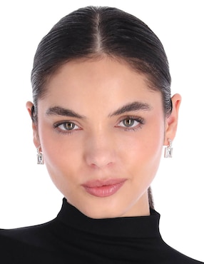 Aretes de rectángulo Nine West con acabado brillante
