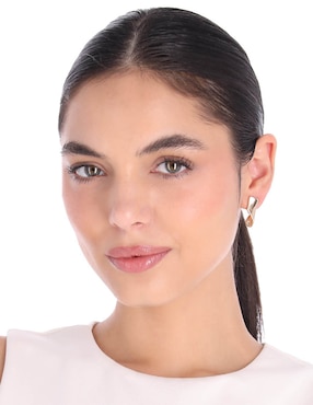 Aretes cortos Nine West Golden Ribbon con acabado brillante