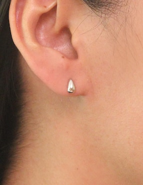 Aretes cortos de gota Sofia Blum de plata P 925 con acabado baño rodio