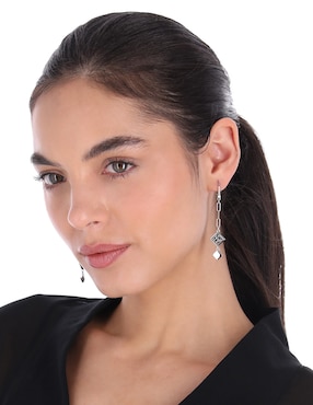 Aretes cortos de rombo Dkny Kalina con acabado pulido