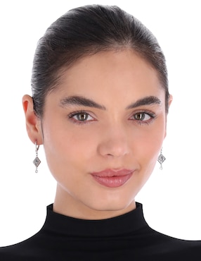Aretes cortos de rombo Dkny Kalina con acabado brillante circonita