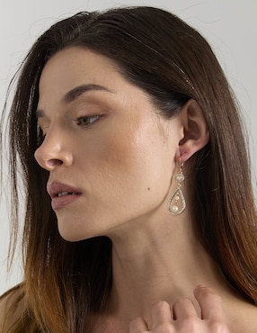 Aretes largos Anne Klein con acabado pavé circonita