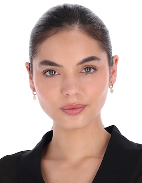 Arracadas de corazón Dkny con acabado pavé circonita