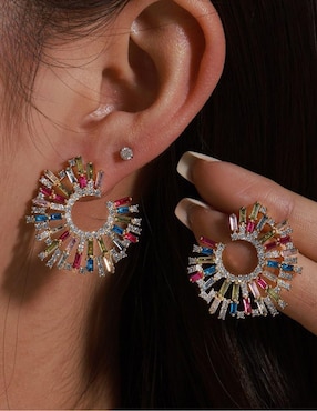 Aretes Moon de oro laminado 9 k con acabado brillante zirconia