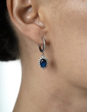 Aretes largos de ovalo Gladkova Joyería de plata P 925 con acabado pavé zafiro