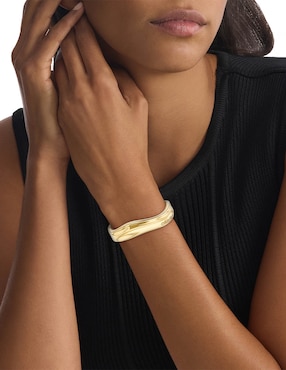 Brazalete Calvin Klein elemental con acabado brillante