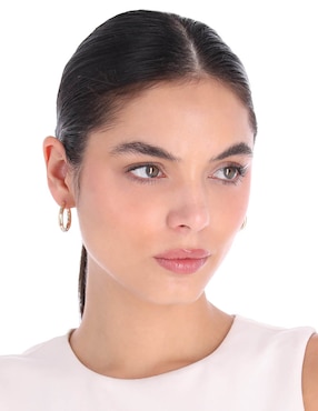 Aretes cortos Nine West Pave Rings con acabado brillante circonita