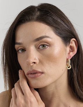 Aretes cortos Nine West con acabado pavé circonita