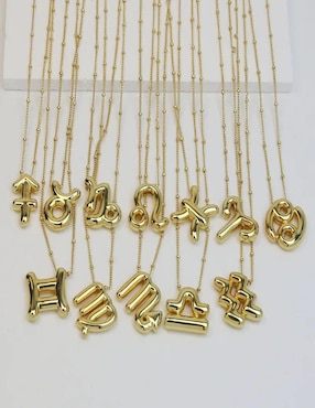 Collar con dije de signo zodiacal Nira de oro laminado 10 K