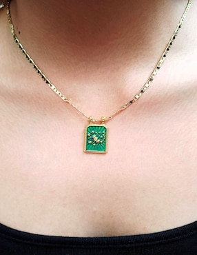 Collar con dije de signo zodiacal Nira Constelaciones de oro laminado 10 K