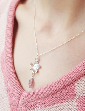 Collar con dije de flor Anante de plata P 925