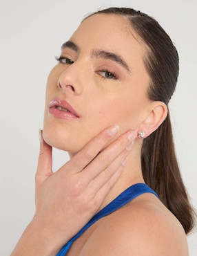 Aretes cortos Anne Klein con acabado pulido