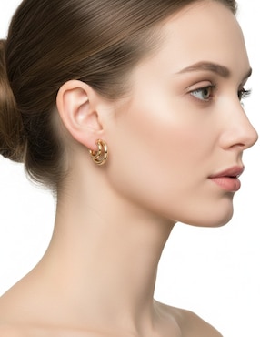Aretes cortos circulares Napier con acabado brillante