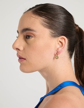 Aretes cortos de logo Lauren Ralph Lauren con acabado pulido
