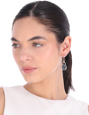 Aretes largos Nine West Tritone Organic Discs con acabado martillado
