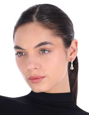 Aretes largos Nine West con acabado brillante zirconia cúbica