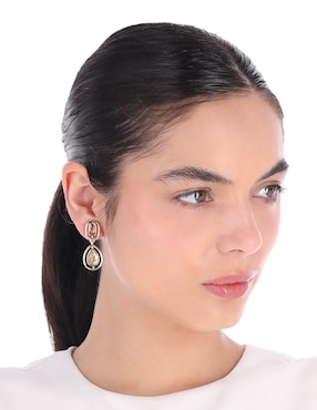 Aretes largos Anne Klein con acabado brillante