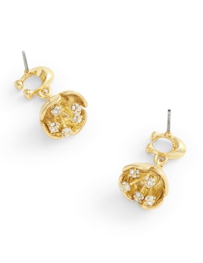 Aretes largos letra C Coach con acabado brillante