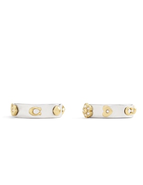 Aretes huggies Coach con acabado brillante