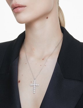 Collar con dije de cruz Swarovski Insigne