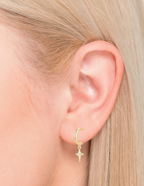 Aretes cortos Carmela Mía Golden con acabado baño de oro 14 K zirconia