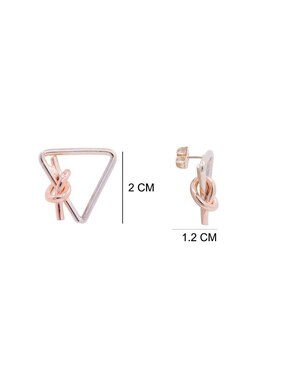 Aretes cortos triangulares Oro Angelus con acabado brillante