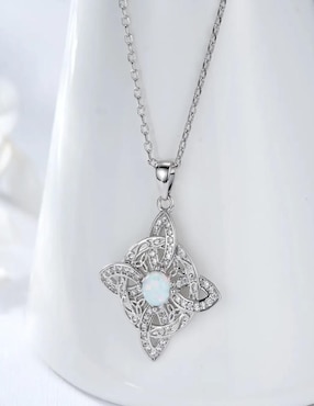Collar nudo de bruja Belug de plata