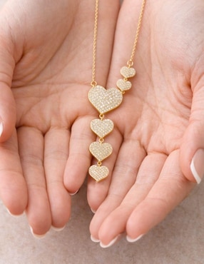 Collar con dije de corazón Yoiko Cascada 18 K