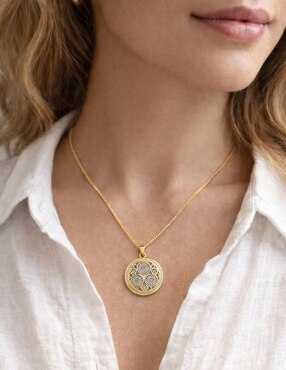 Collar con dije Yoiko Mandala con acabado baño de oro18 K