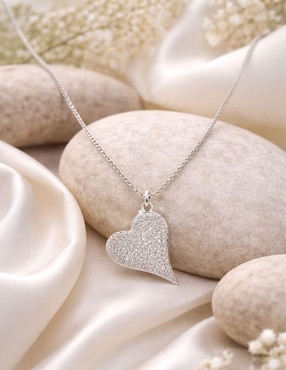 Collar con dije de corazón Yoiko
