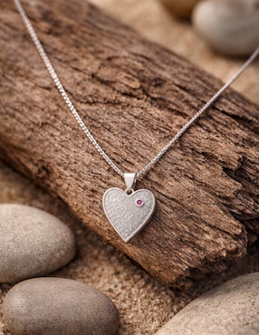 Collar con dije de corazón Yoiko