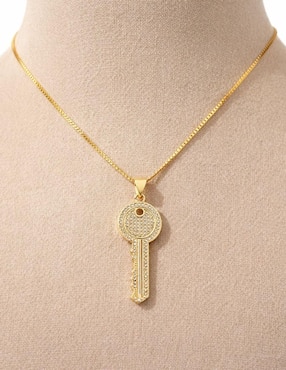 Collar con dije de llave Yoiko con acabado baño de oro 18 K