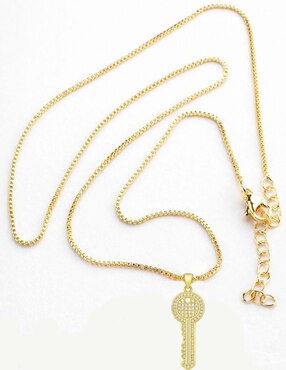 Collar con dije de llave Yoiko con acabado baño de oro 18 K