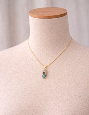 Collar con dije Yoiko Nazar con acabado baño de oro 18 K