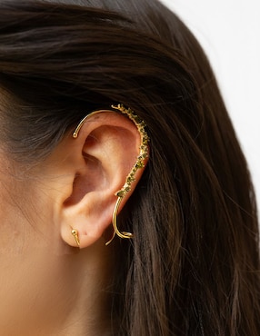 Arete ear cuff Carmela Mía 14 K con acabado baño de oro zirconia