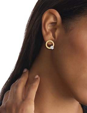 Aretes cortos Calvin Klein Duality Le con acabado brillante