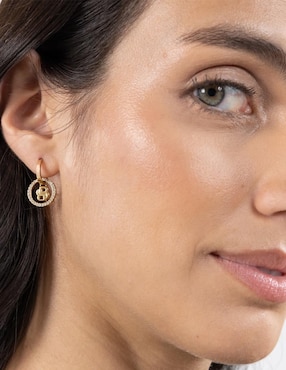 Aretes cortos Hugo Boss Double B Divine con acabado brillante cristal