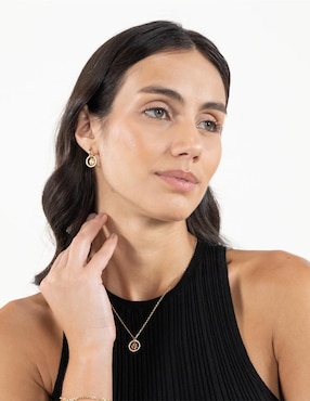 Aretes cortos Hugo Boss Double B Divine con acabado brillante cristal