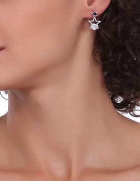 Aretes cortos de estrella Ocean Heart con acabado baño de oro blanco 18 K cristal
