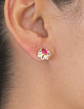 Aretes cortos ovalados Sofia Blum de plata P 925 con acabado chapa de oro circonita