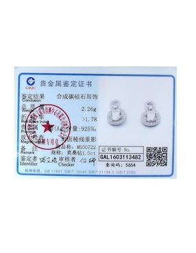 Aretes cortos Sofia Blum de plata P 925 con acabado baño de rodio diamante de laboratorio