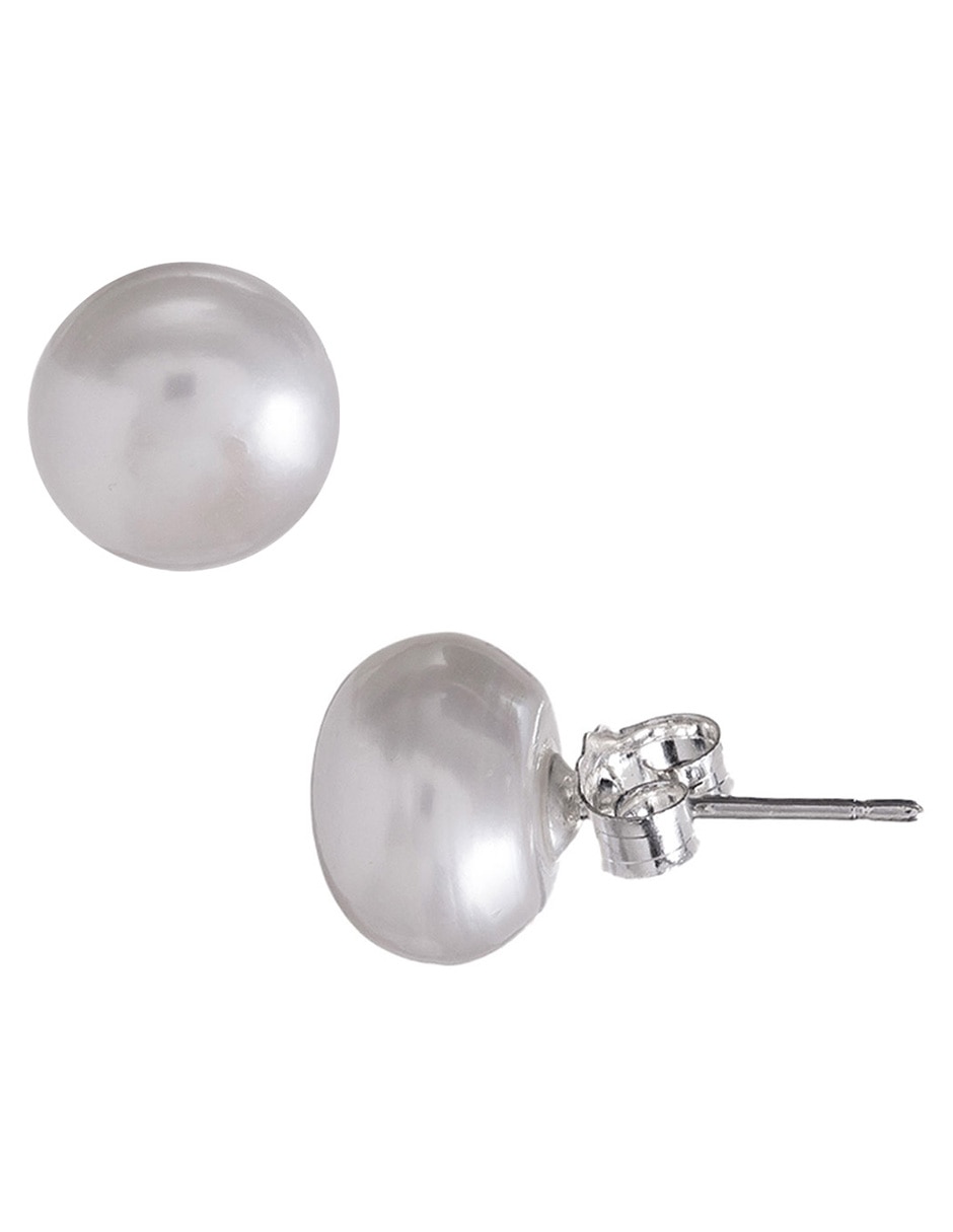 Aretes con acabado brillante perla